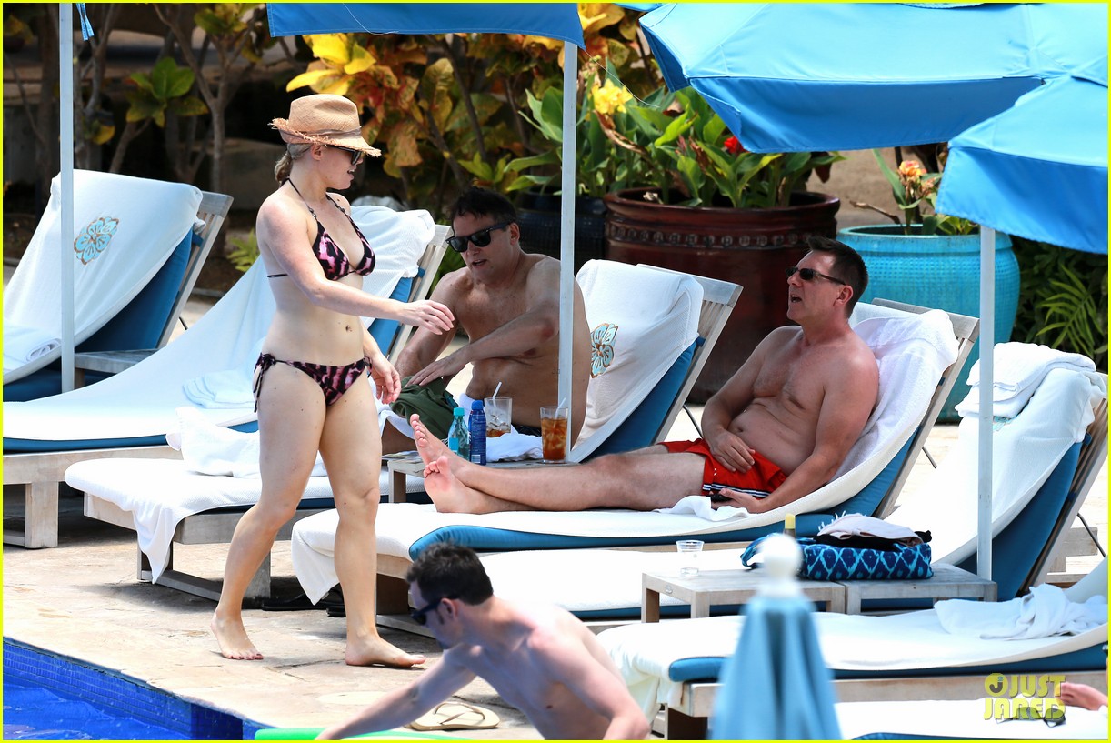 megan hilty cuddling with shirtless brian gallagher in hawaii 162881757