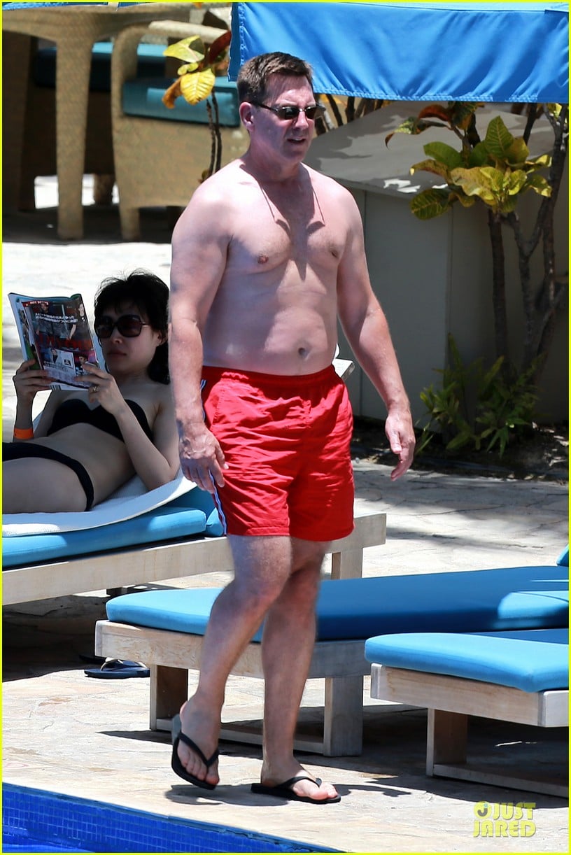 megan hilty cuddling with shirtless brian gallagher in hawaii 23