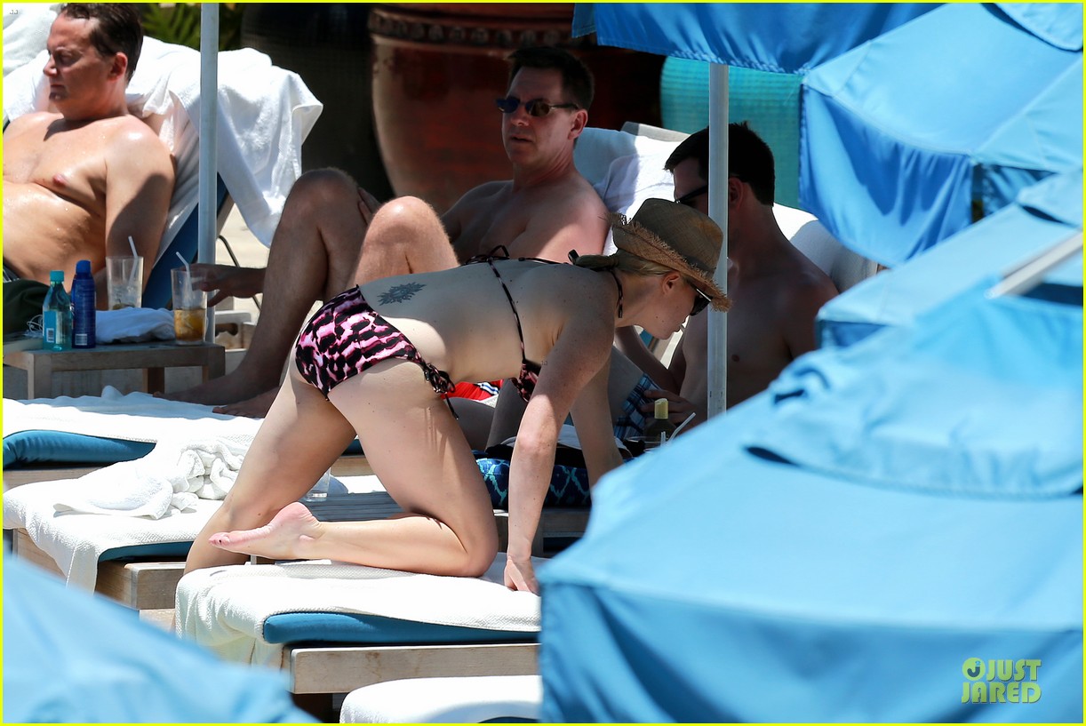 megan hilty cuddling with shirtless brian gallagher in hawaii 31