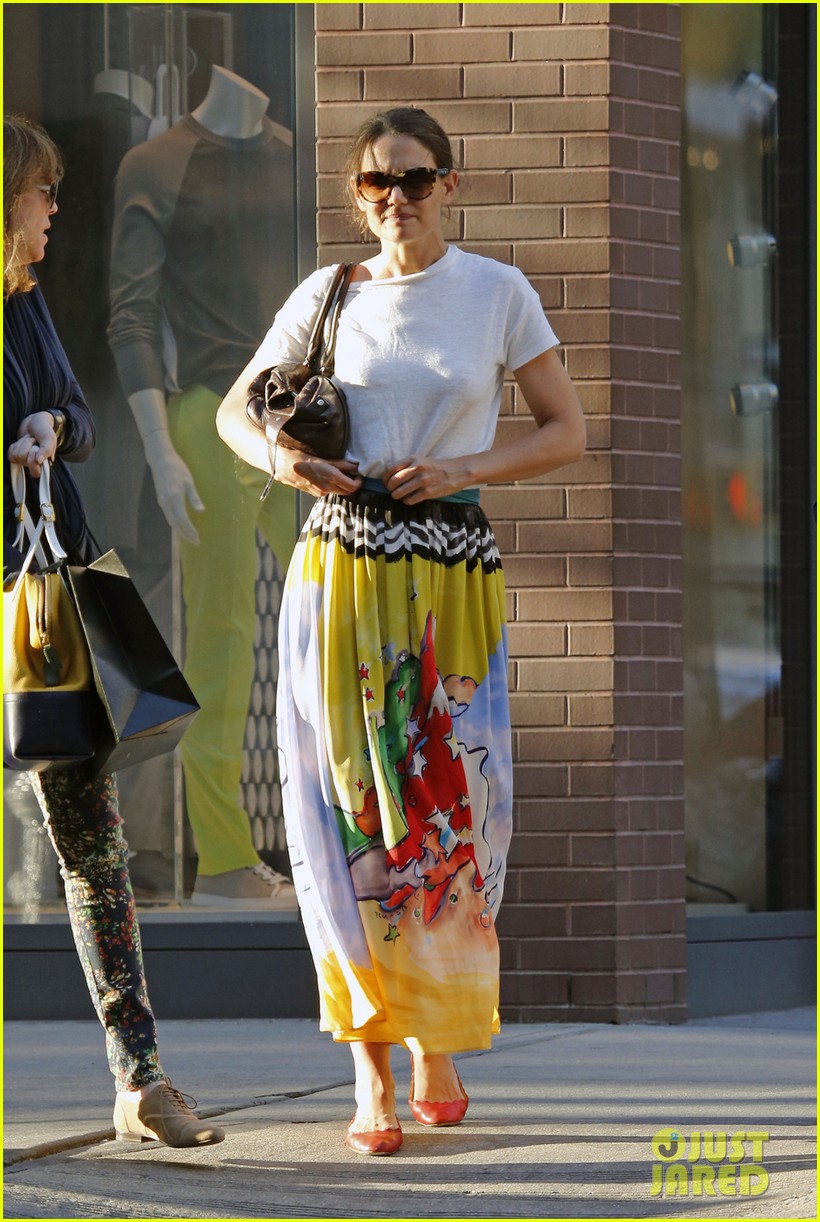 katie holmes lunches and shops on the upper east side 022895127