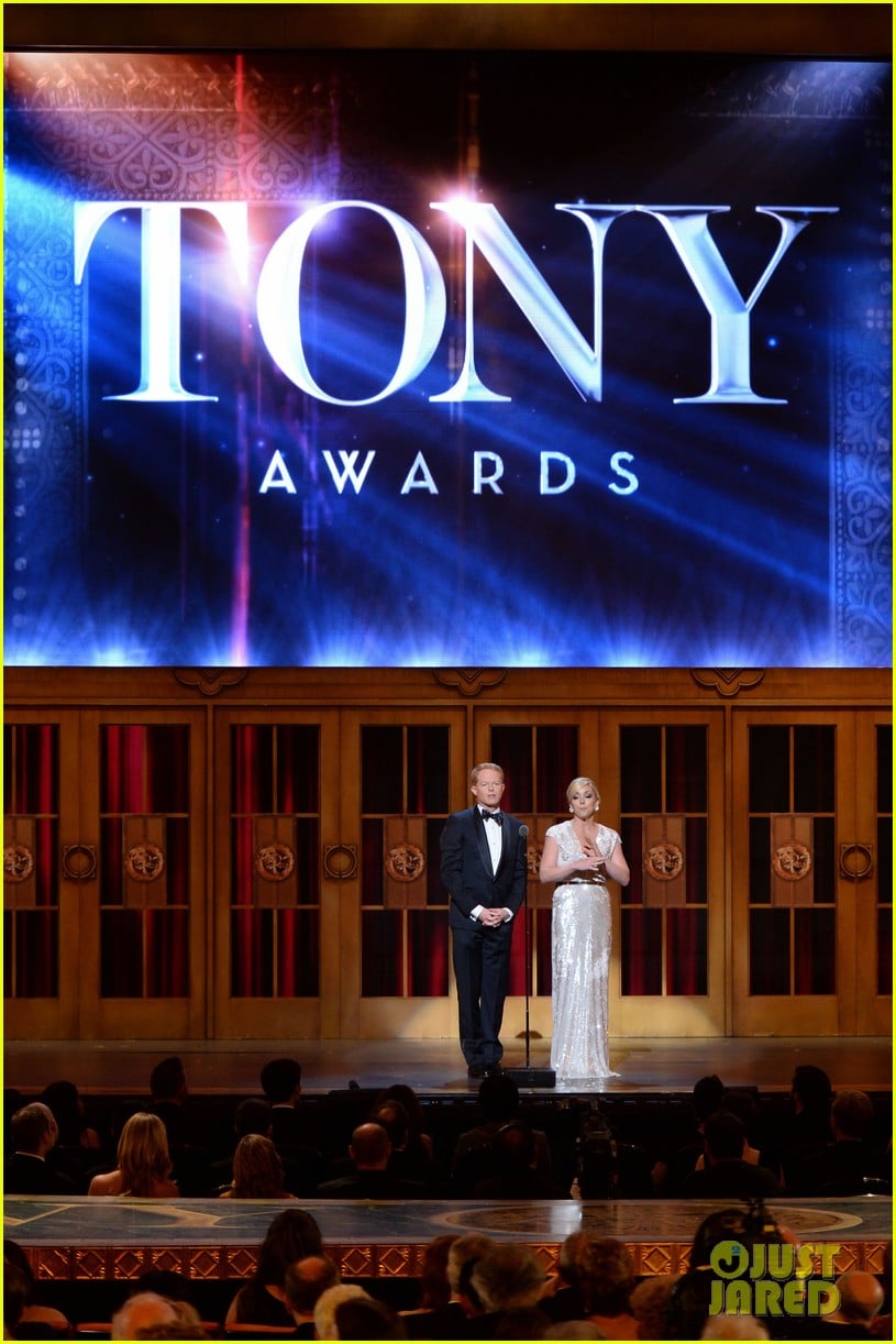 Jesse Tyler Ferguson & Jane Krakowski Tony Awards 2013 Photo 2888003