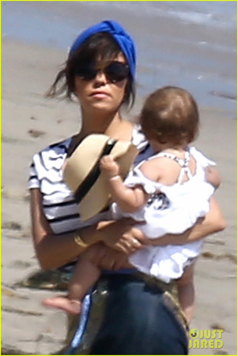 kourtney kardashian hits the beach after kim baby is born 042892799