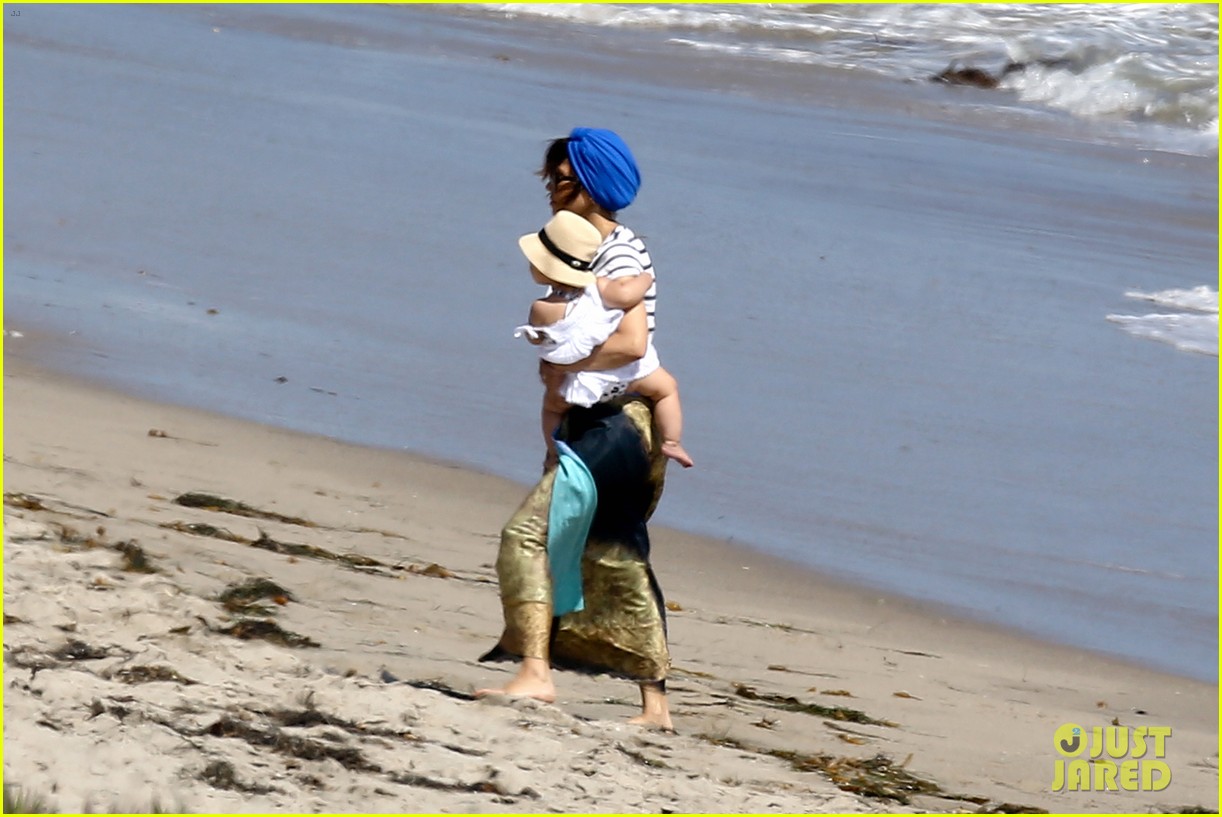 kourtney kardashian hits the beach after kim baby is born 092892804
