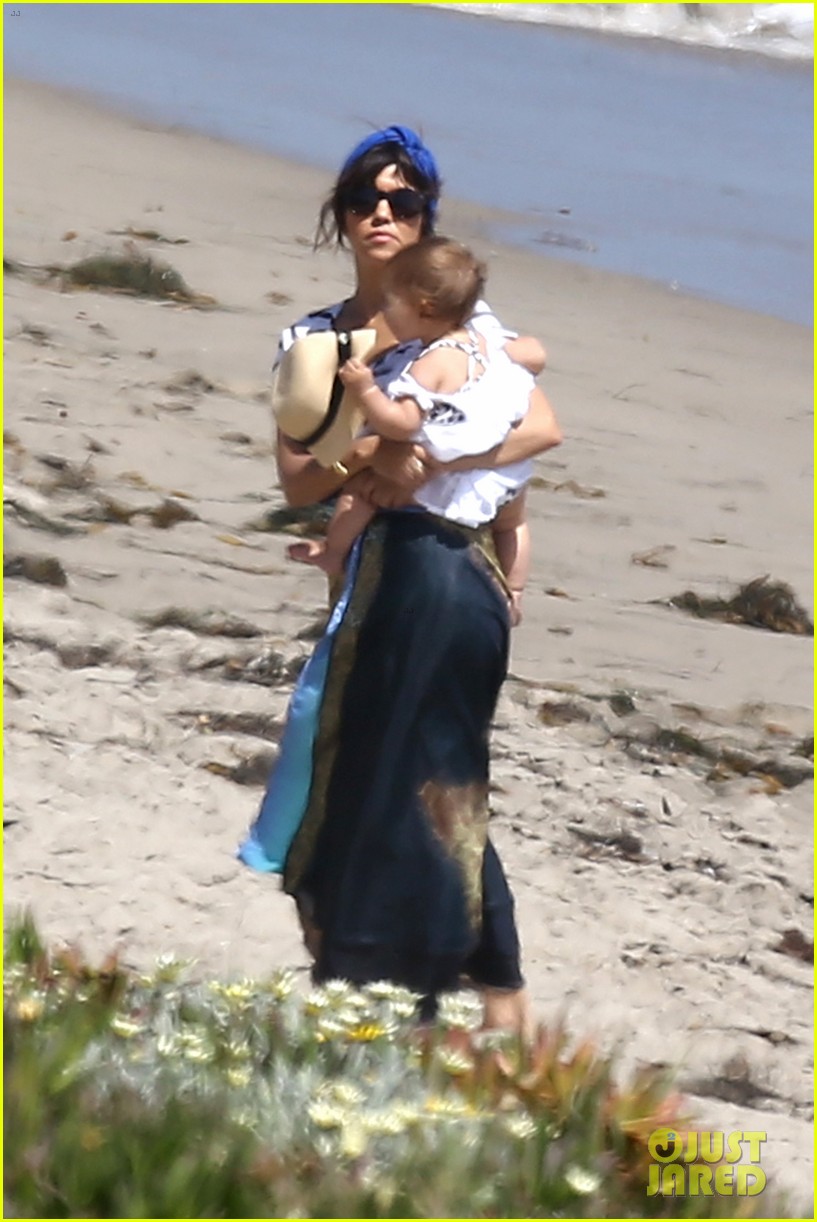 kourtney kardashian hits the beach after kim baby is born 12