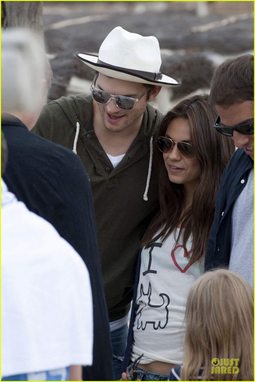 Ashton Kutcher & Mila Kunis Saint Tropez with Princess Beatrice(02)