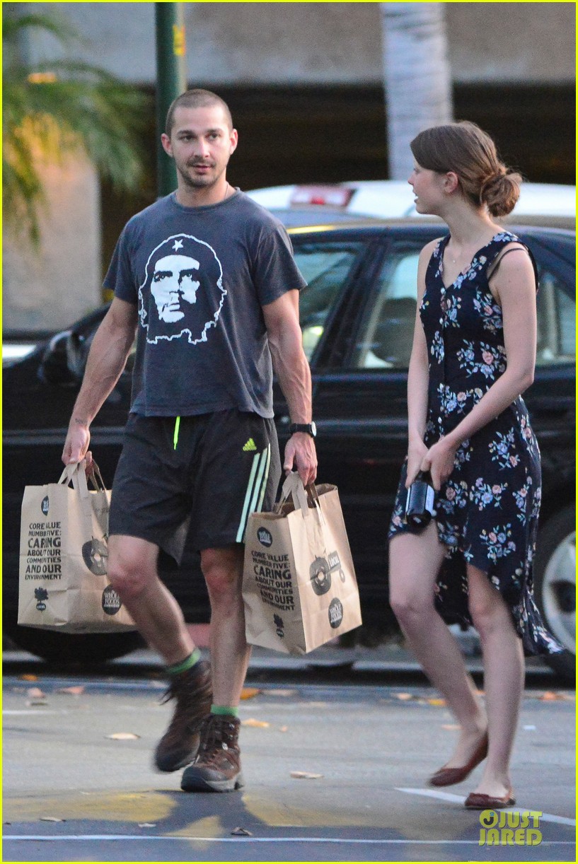 shia labeouf carries the groceries for mia goth 04