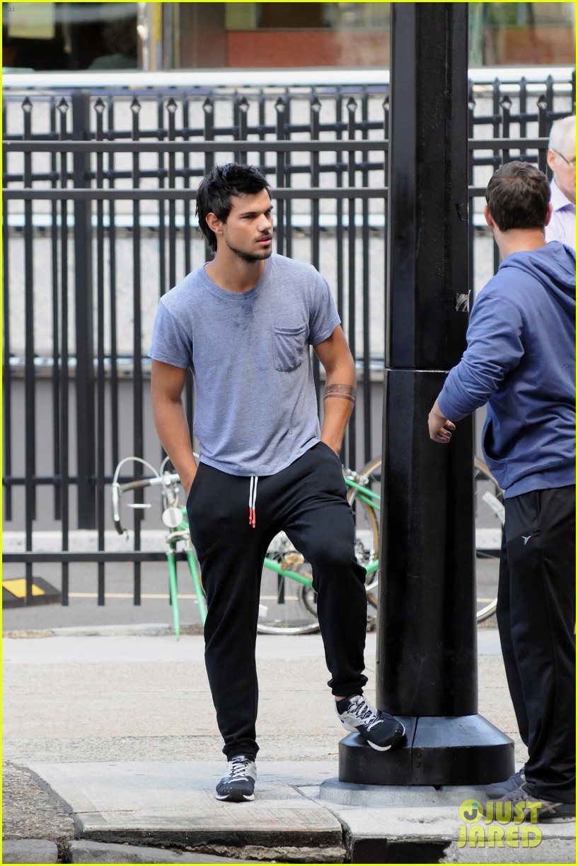 taylor lautner sweats it out for tracers in queens 172894476