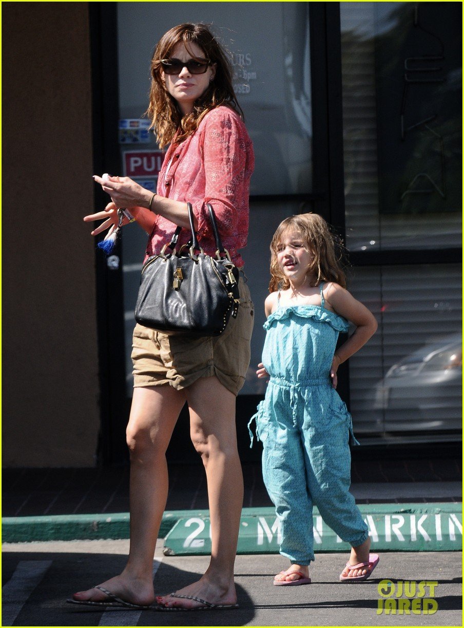 michelle monaghan visits the nail salon with willow 032896888