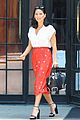 olivia munn id rather play with jigsaw puzzles than go out 06