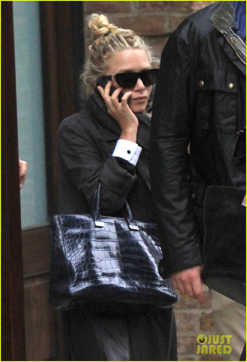 mary kate ashley olsen step out on 27th birthday 02