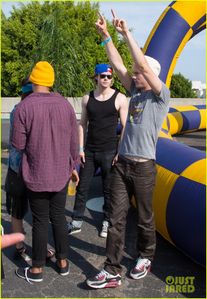 chord overstreet surfs up at just jared summer kick off party with colton haynes 232883309