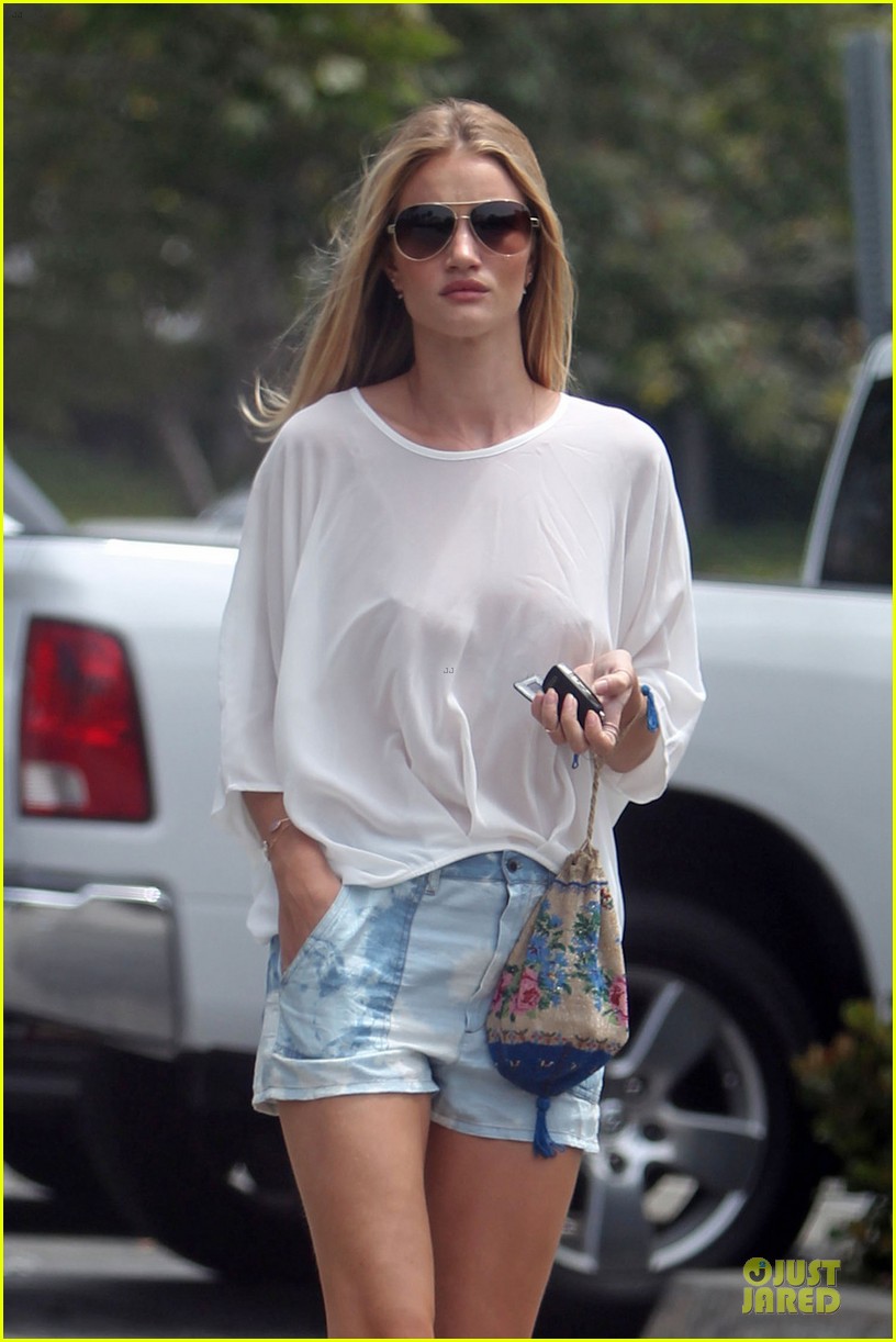 rosie huntington whiteley backstage with one direction 072900662