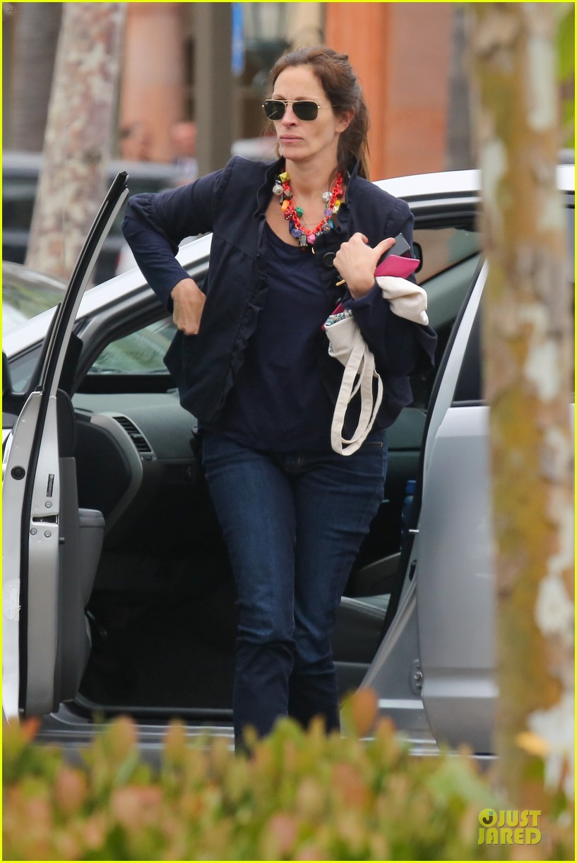 Emma Roberts Promotes Vans Before Aunt Julia Roberts Shops Theodore Man