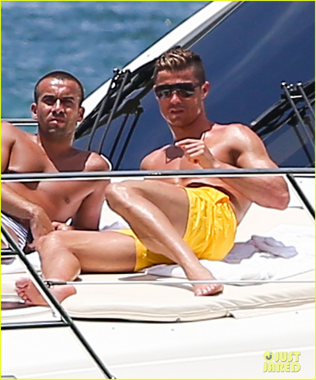 cristiano ronaldo shirtless yacht ride in miami 022891349