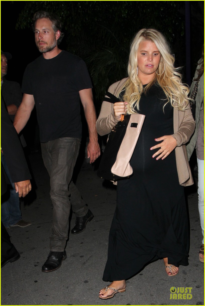 jessica simpson eric johnson bowling alley fun with mom tina 072886804