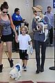 ashlee simpson bronx pups fly out of lax airport 03