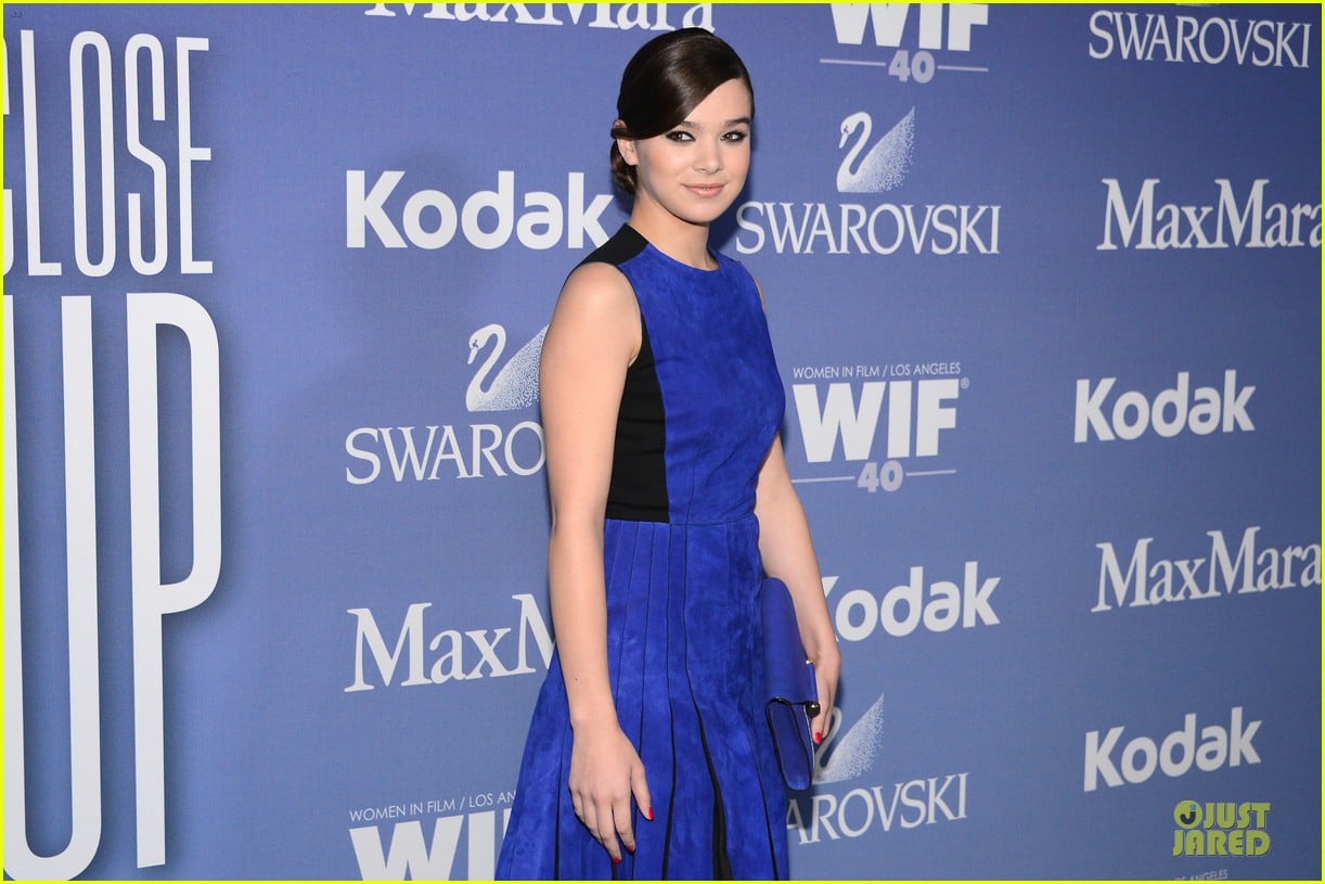 hailee steinfeld rose mcgowan crystal lucy awards 2013 red carpet 102890084