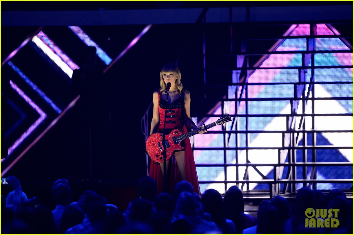 taylor swift cmt music awards performance 2013 video 21