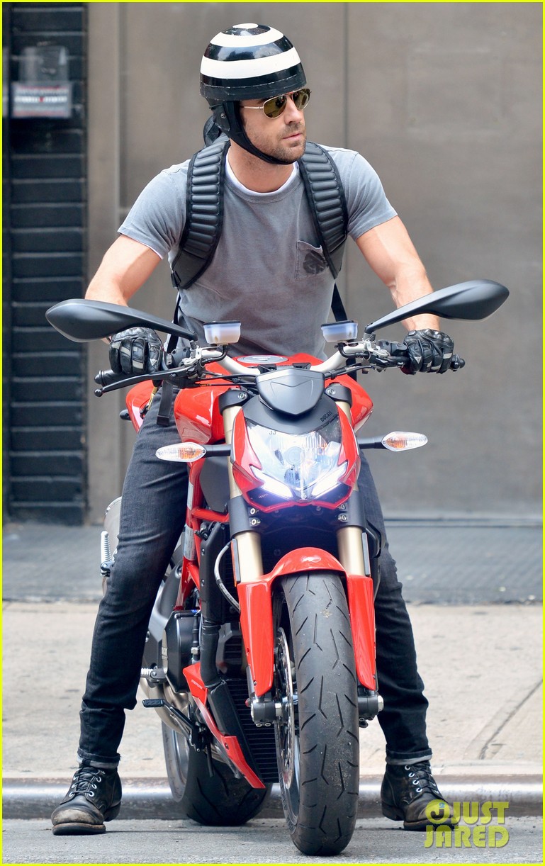 justin theroux ducati dude in new york 052897734