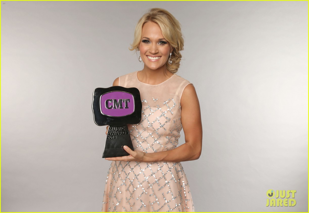 carrie underwood cmt music awards performance 2013 08