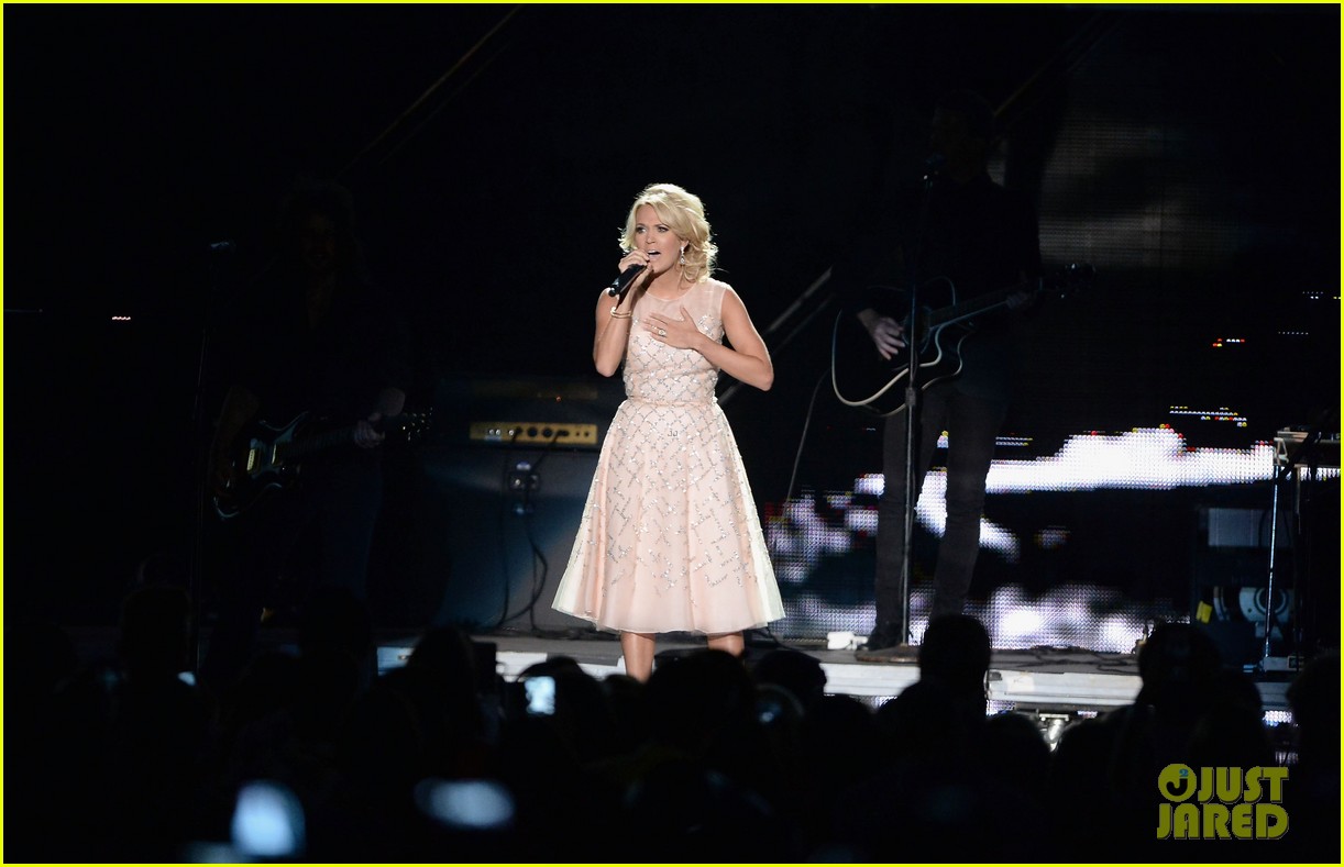 carrie underwood cmt music awards performance 2013 29