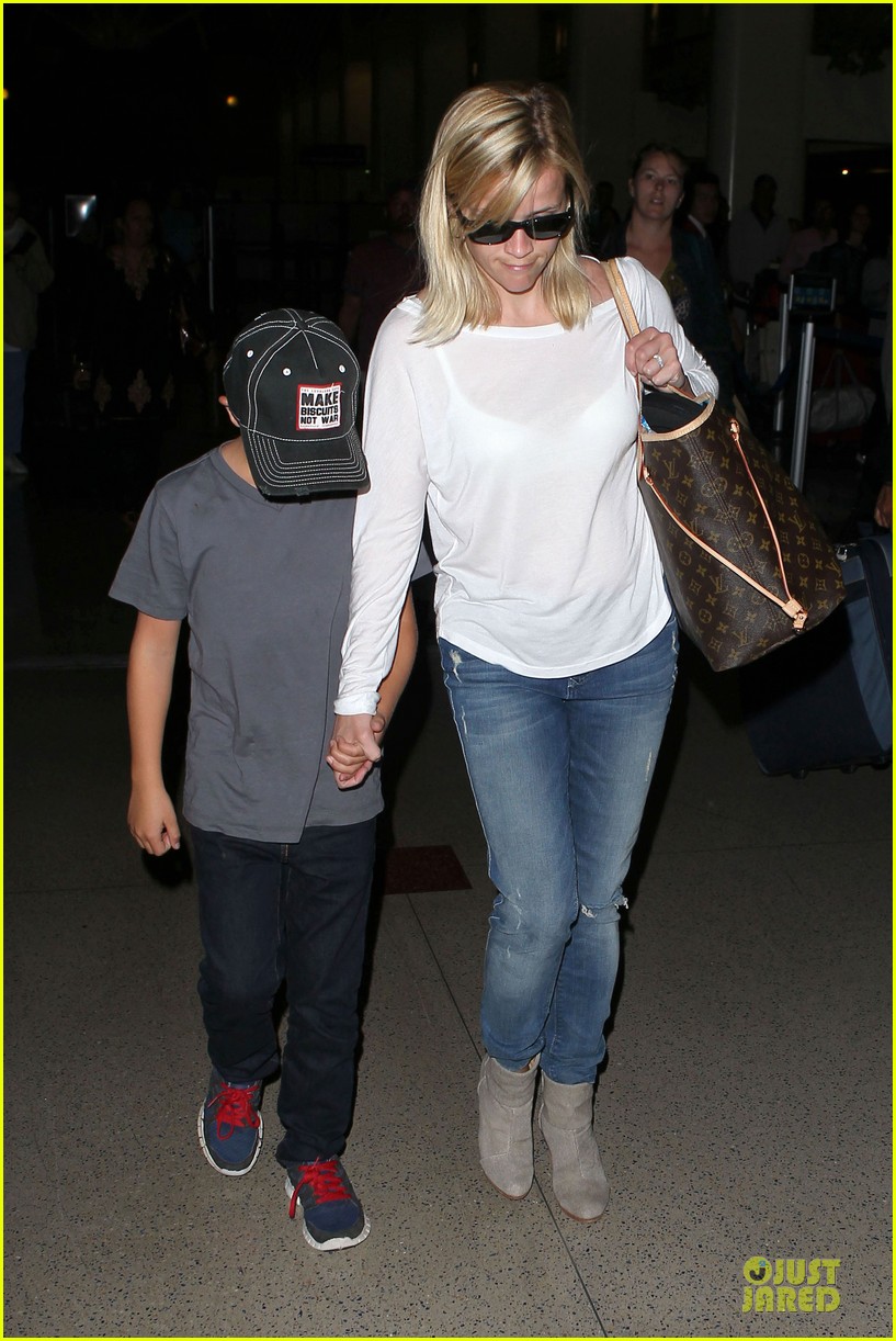 Reese Witherspoon & Deacon LAX Landing After Father's Day! Photo