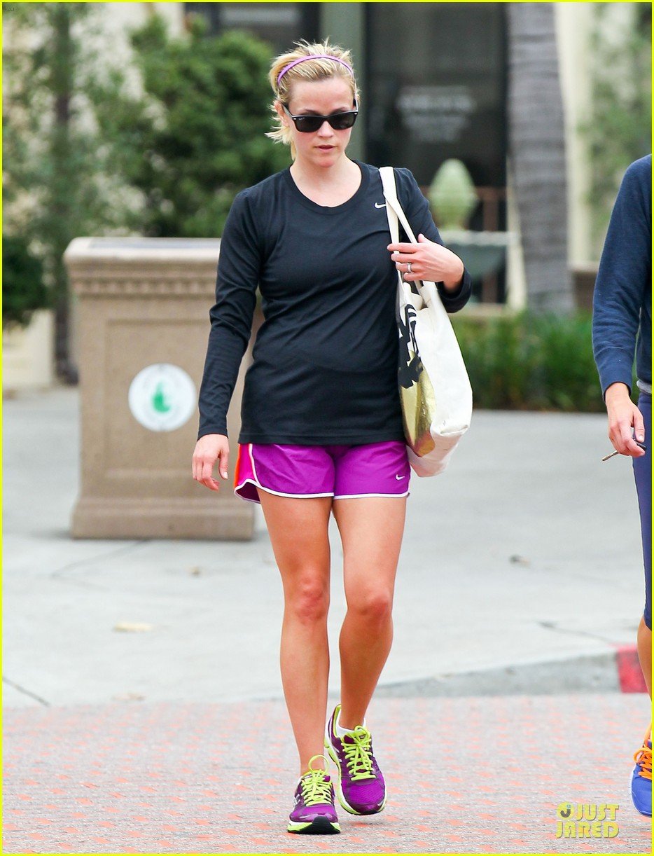 reese witherspoon friday fun workout with gal pal 122891432