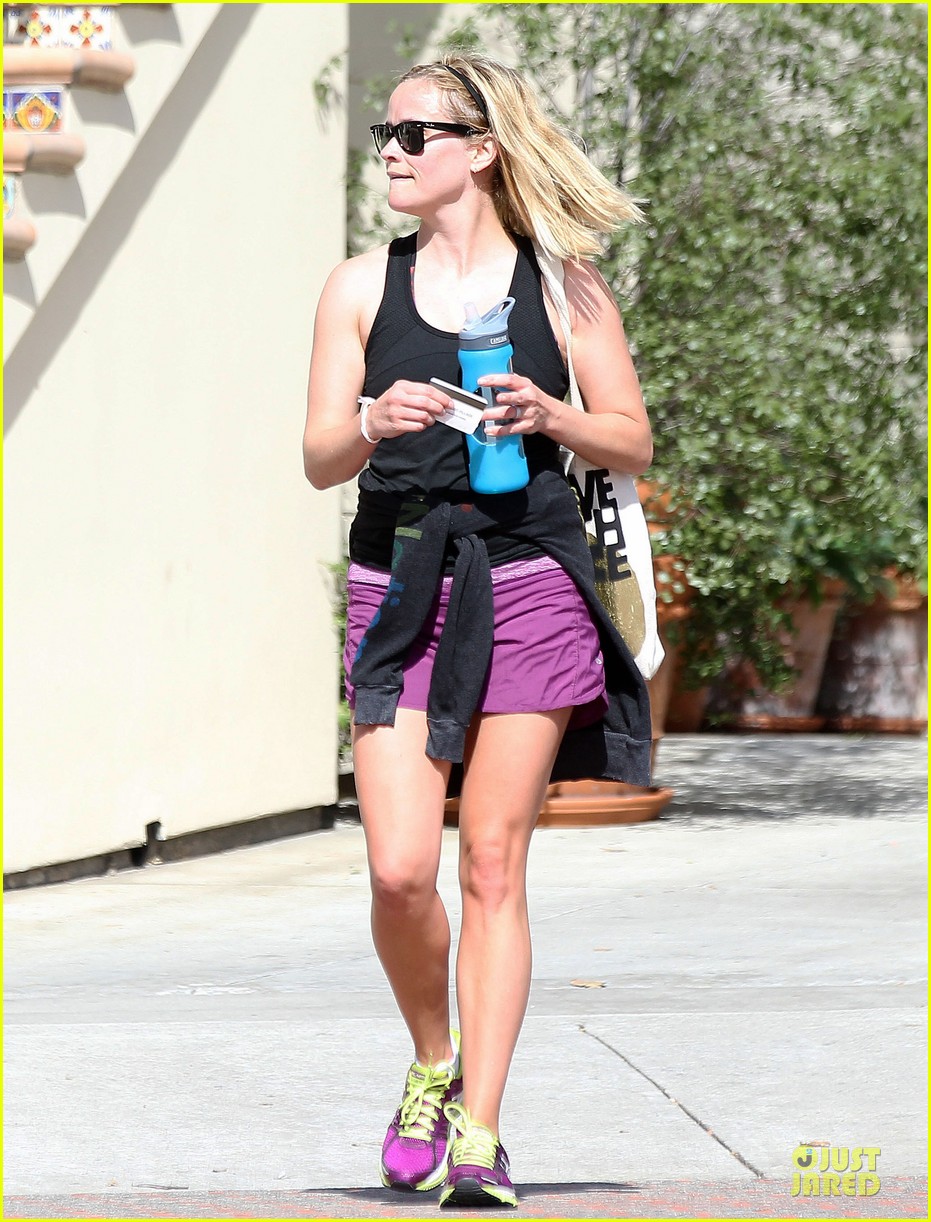 reese witherspoon matching fitness shorts shoes 14