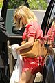 reese witherspoon matching fitness shorts shoes 02