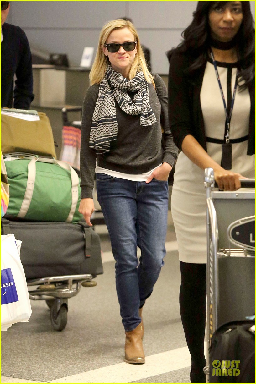 reese witherspoon ava lax arrival after paris africa vacation 012888548