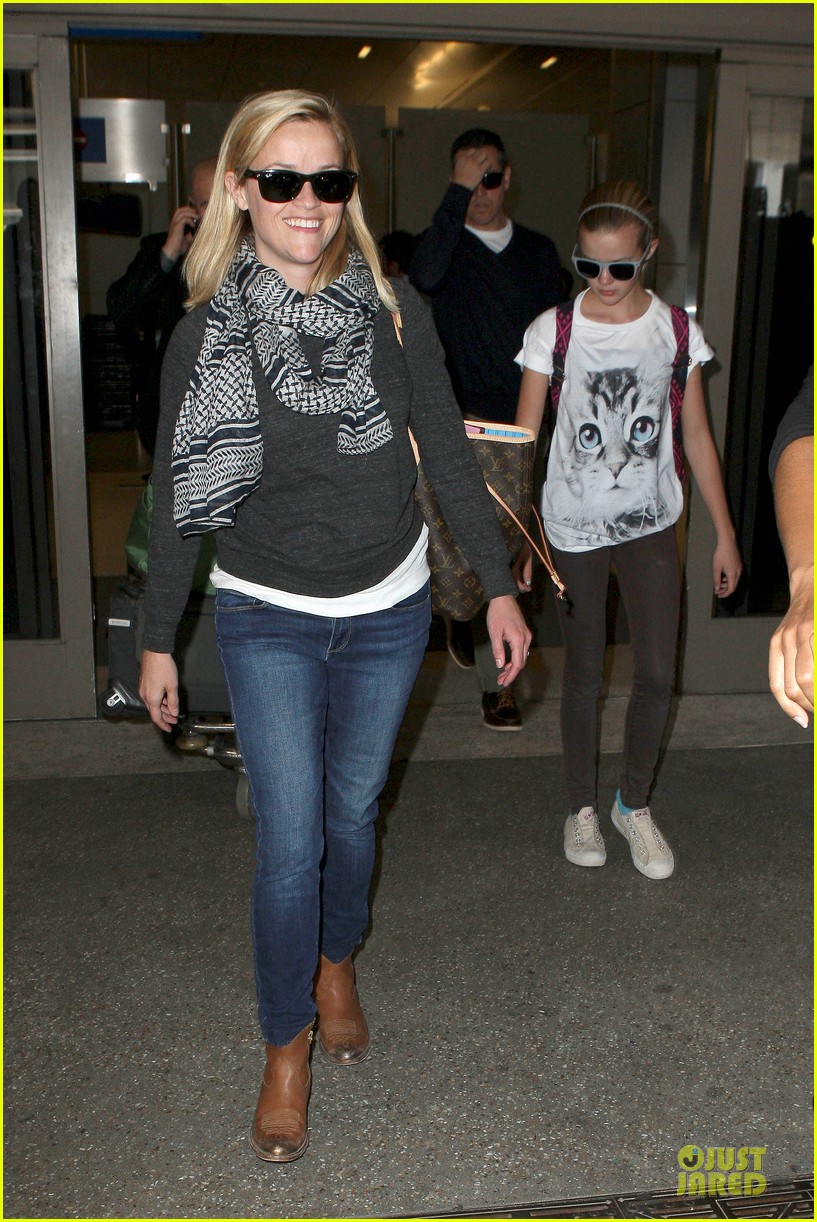 reese witherspoon ava lax arrival after paris africa vacation 032888550