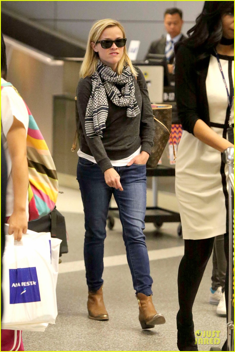 reese witherspoon ava lax arrival after paris africa vacation 05