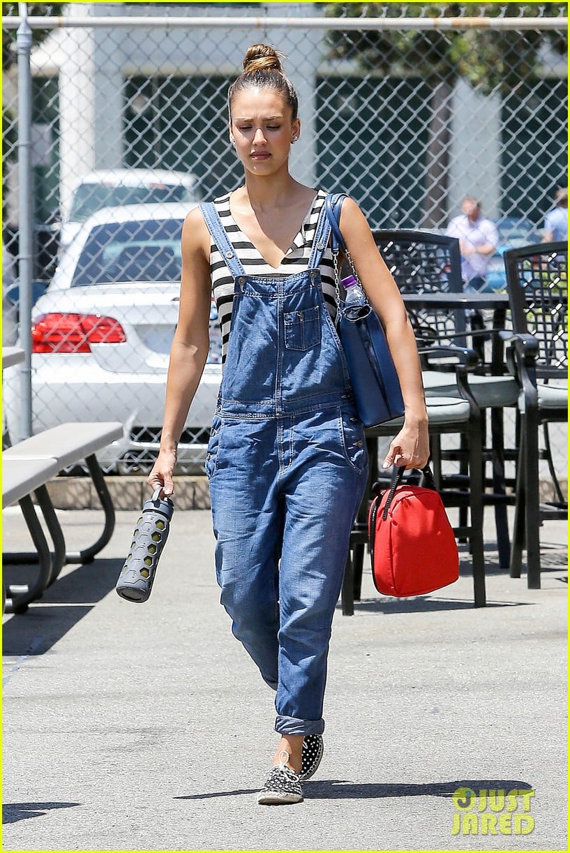 jessica alba shows off her post workout no makeup look 112912042