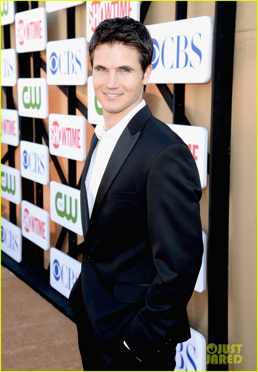 robbie amell peyton list cws summer tca party 142920012