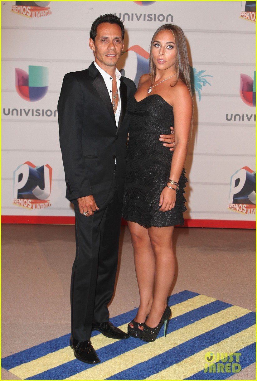 marc anthony chloe green red carpet couple debut 052911843
