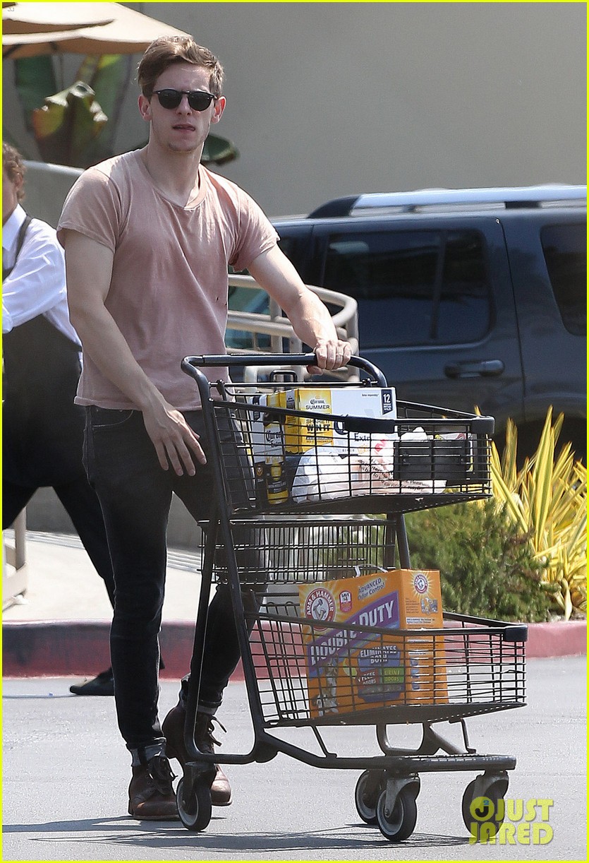 jamie bell grocery run in pacific palisades 07