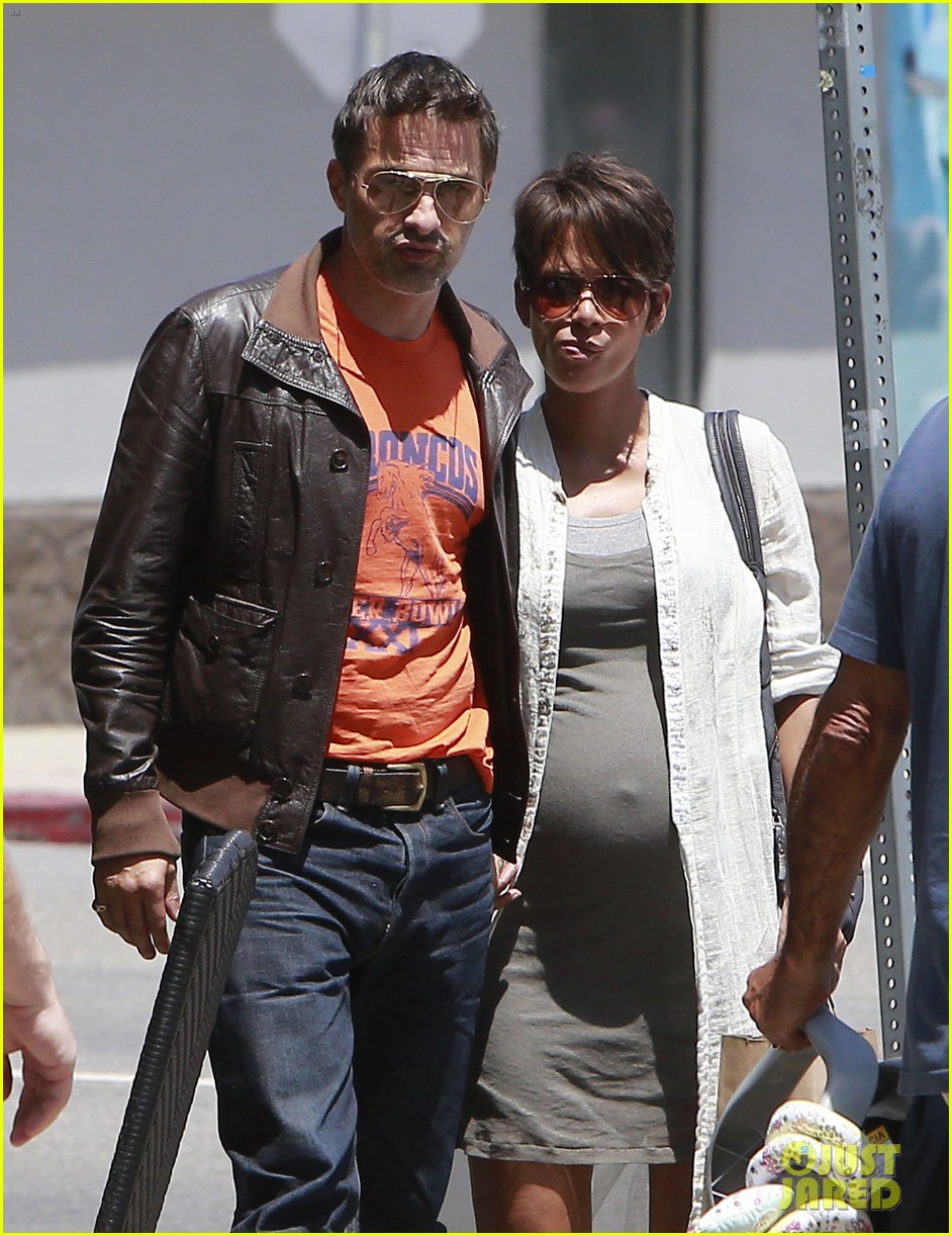 halle berry shows off growing baby bump with olivier martinez 04