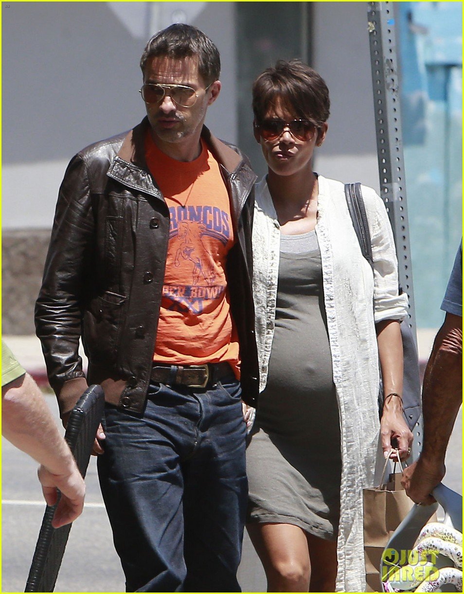 Halle Berry Shows Off Growing Baby Bump with Olivier Martinez: Photo ...