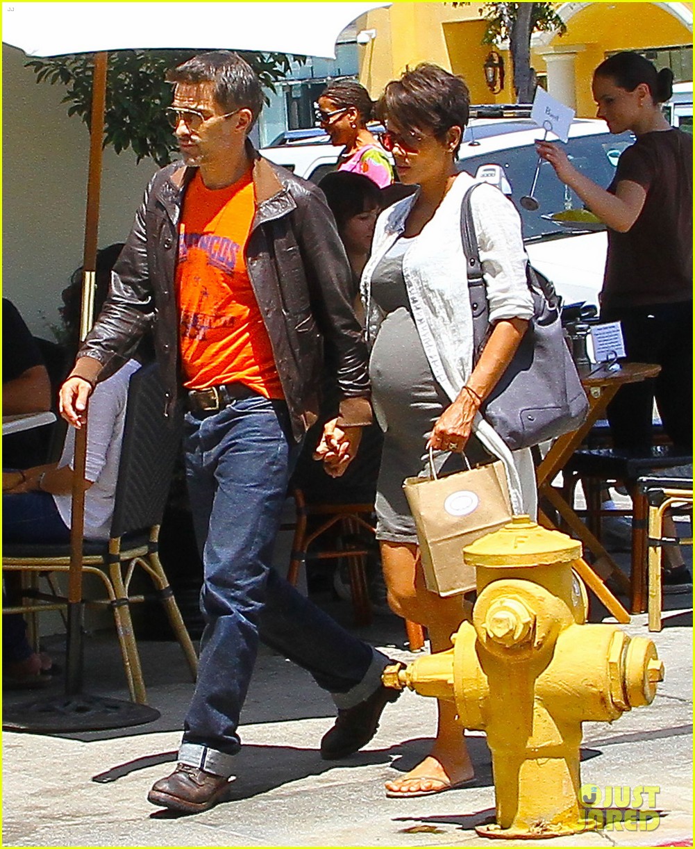 halle berry shows off growing baby bump with olivier martinez 172916954