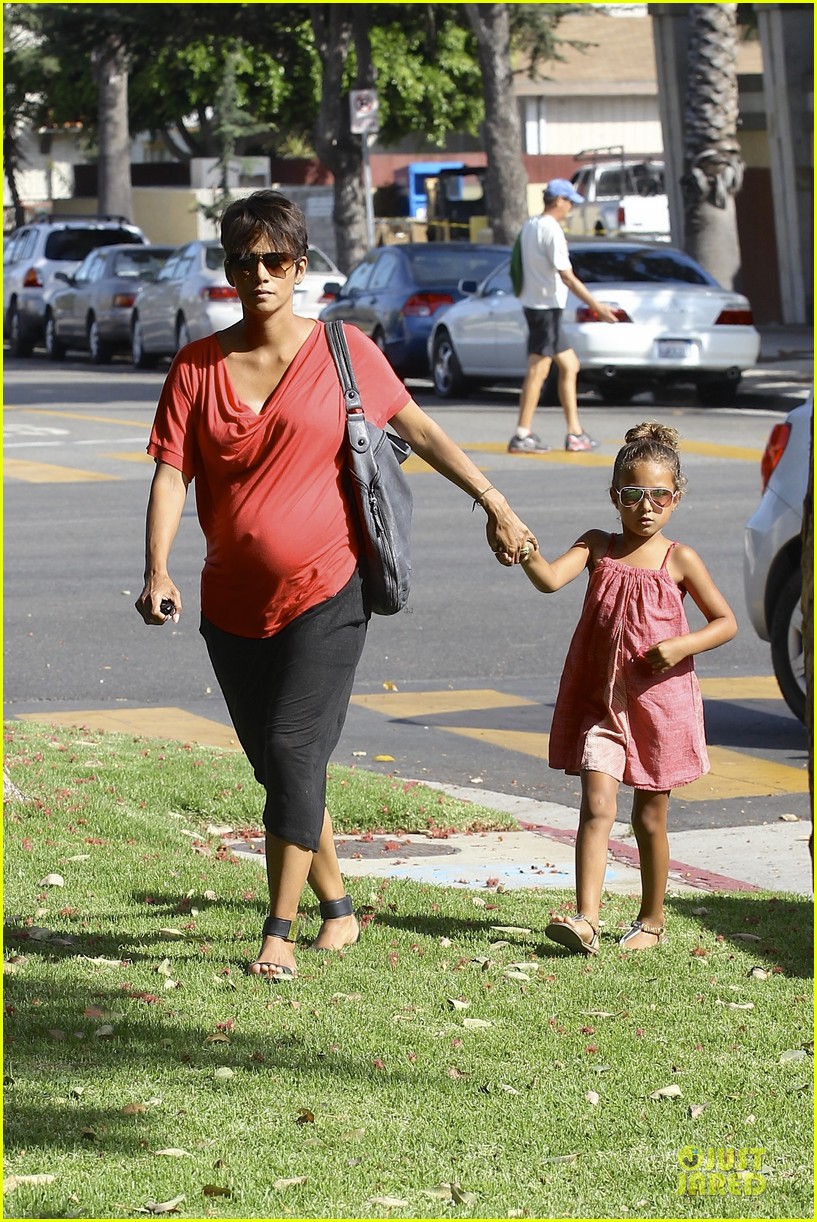 halle berry baby bump check up with nahla 012915531