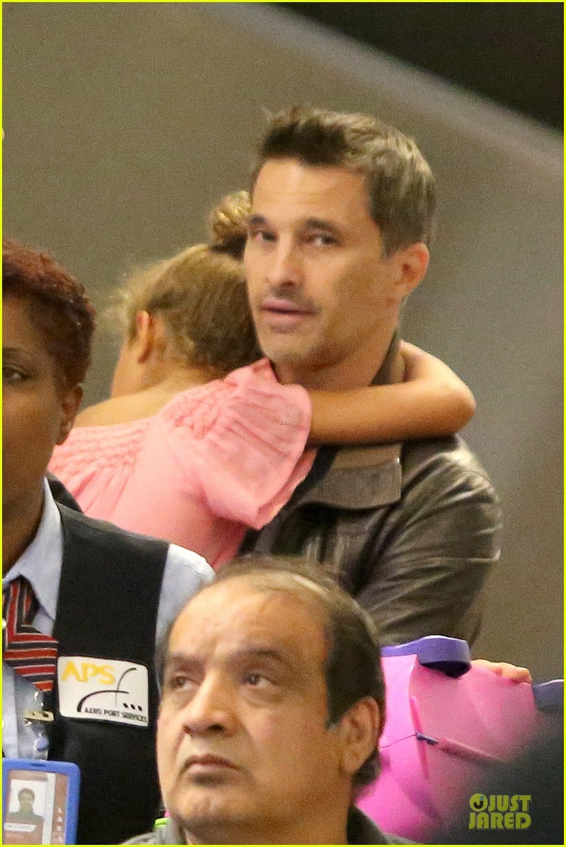 halle berry olivier martinez lax arrival after wedding 04
