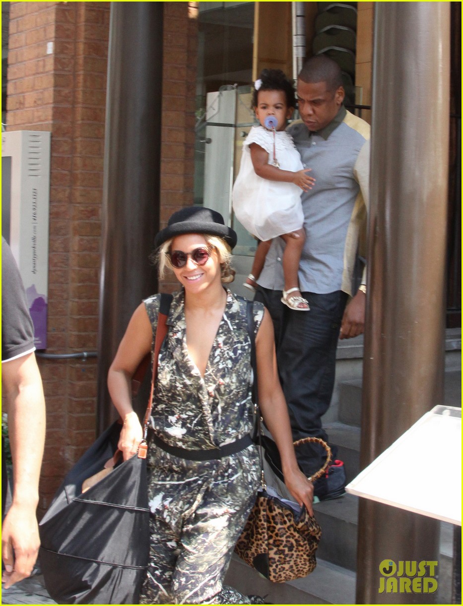 beyonce jay z family lunch with blue ivy 05