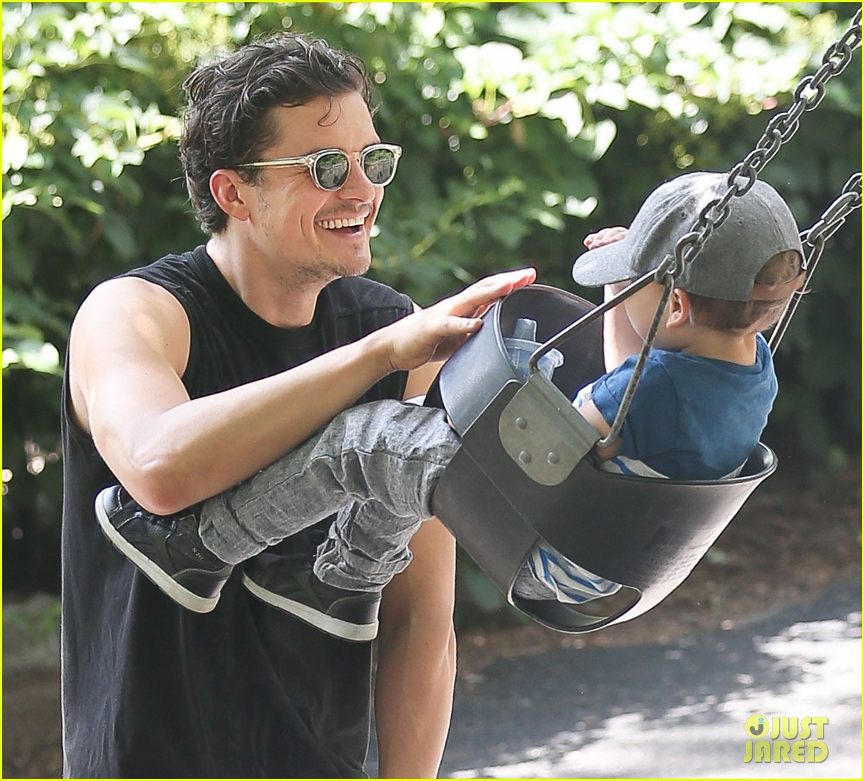 orlando bloom central park playtime with flynn 06