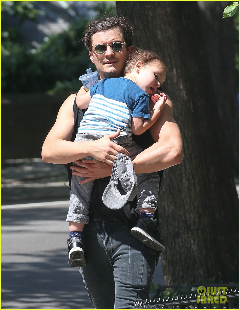 orlando bloom central park playtime with flynn 11