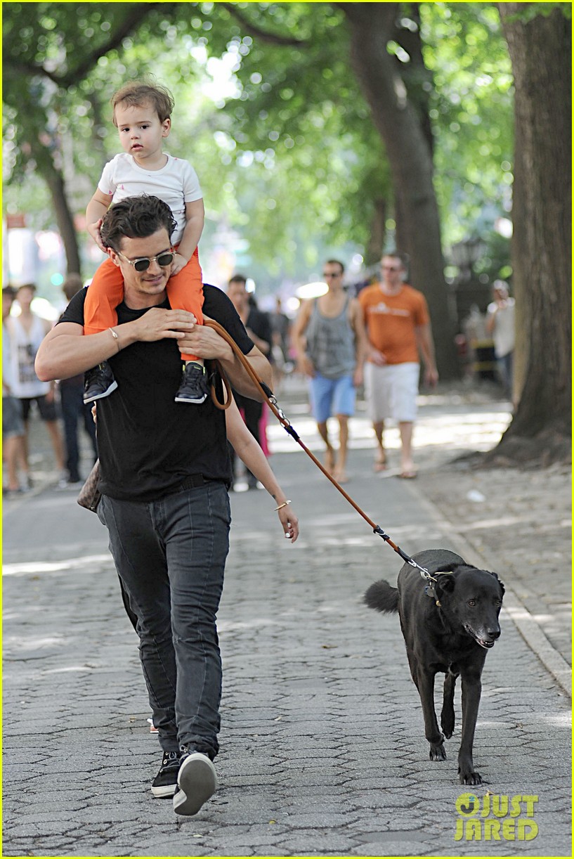 Orlando Bloom Daddy Day Out with Flynn! Photo 2905616 Celebrity