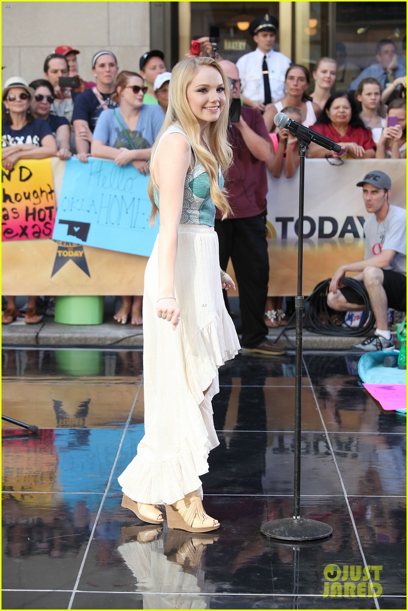 danielle bradbery debuts heart of dixie on the today show 122911358