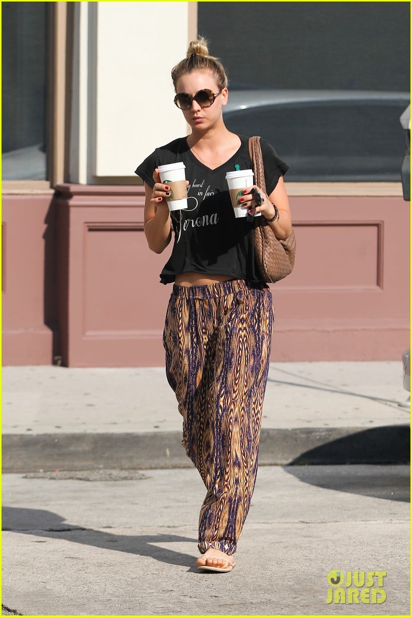 kaley cuoco grabs coffee for two after date with henry cavill 05