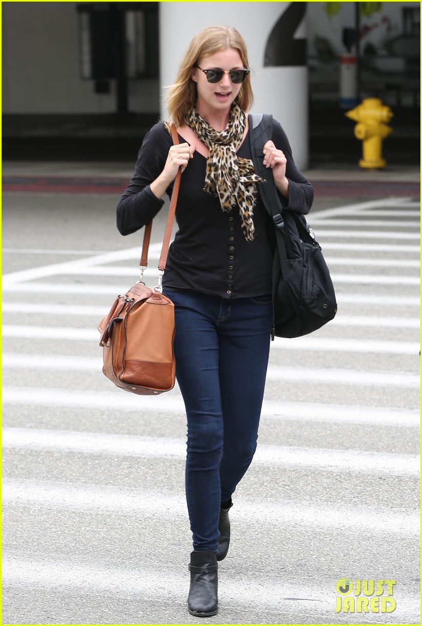 emily vancamp wraps filming girl in the book in nyc 09