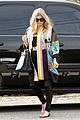 fergie covers growing baby bump after july 4 13