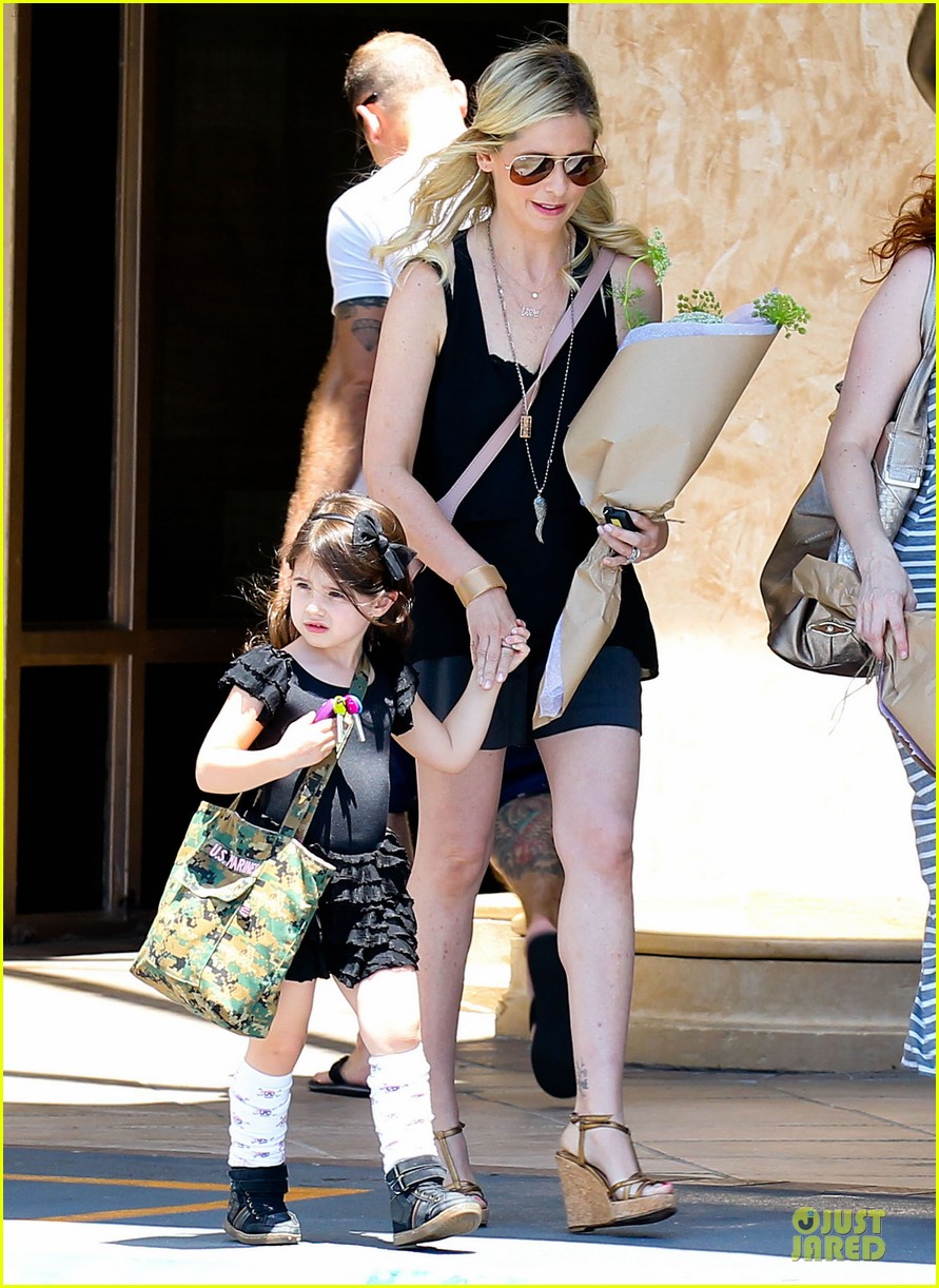 sarah michelle gellar flying with two kids alone is my latest milestone 072909020